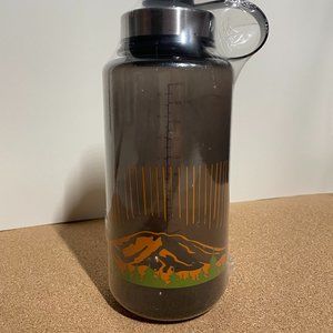 NEW 32oz Water Bottle (Plastic)